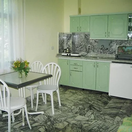 Ξενοδοχείο με διαμερίσματα Oezay Apart